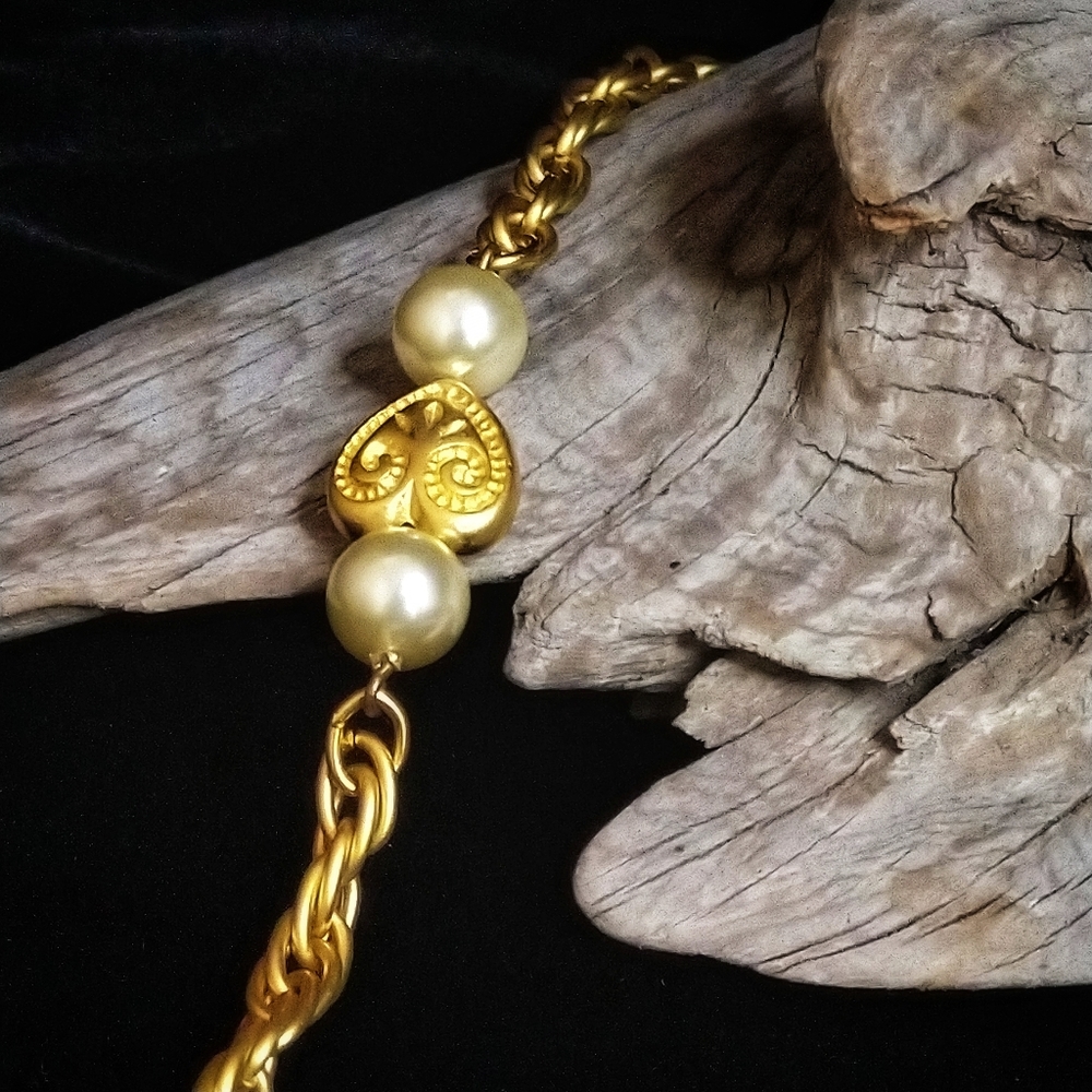 Gold tone hearts and pearls costume necklace